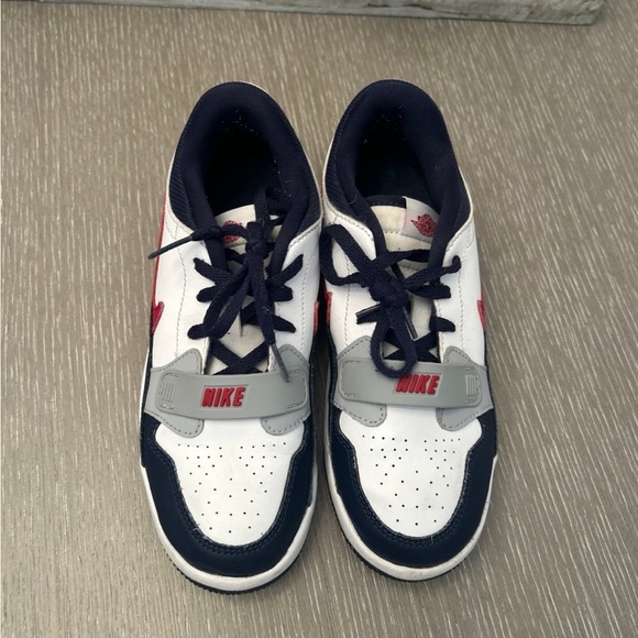 Nike Kids' Navy and Red Sneakers 3 Y - Picture 3 of 6